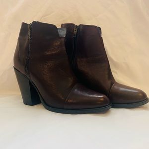 Boemos ankle bootie